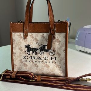Field Tote 22 Coach Purse